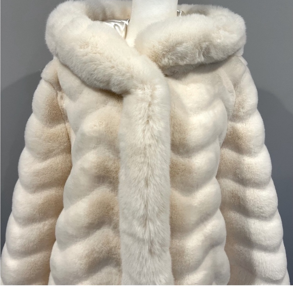 GALLERY Grooved Faux Fur Hooded Jacket - Picture 8 of 13